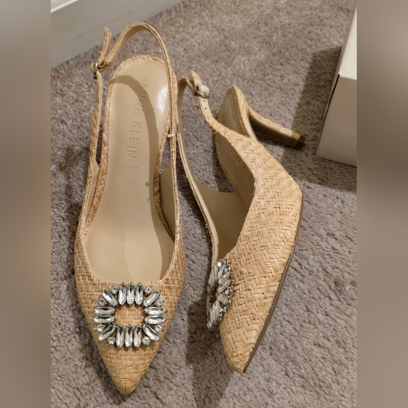 Anne Klein Women's Tan Slingback Shoes - Picture 5 of 11